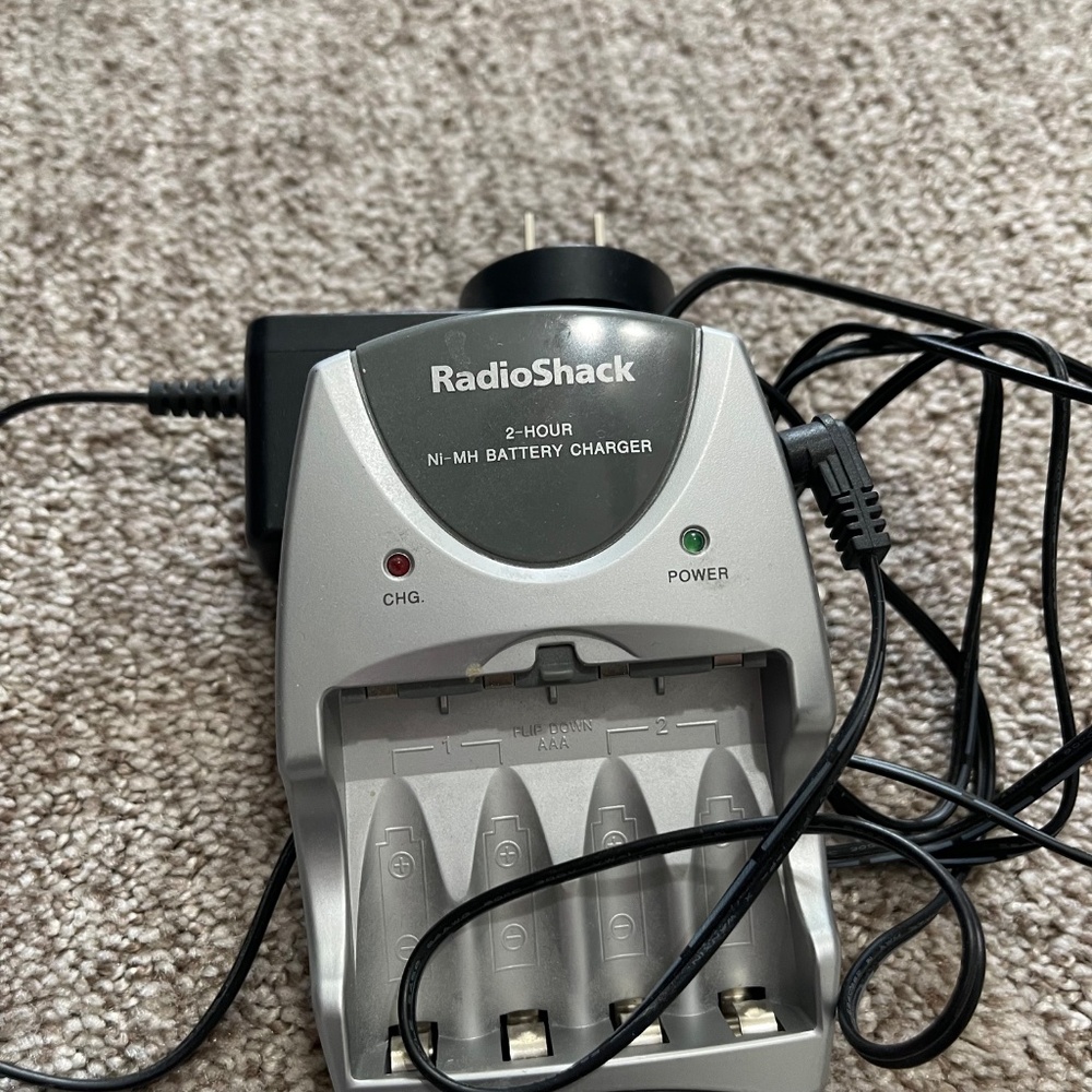 RadioShack 23-1302 Compact 2-Hour Battery Wall Charger – AA / AAA Ni-MH